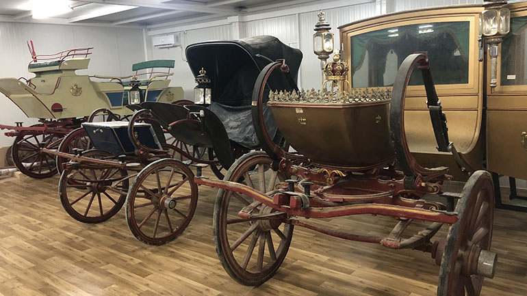 Ολοκληρώθηκε η εκκένωση του Στάβλου και η μεταφορά των αμαξών στο Τατόι